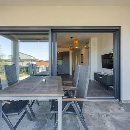 Adria 2 By Guide * ポレッチ