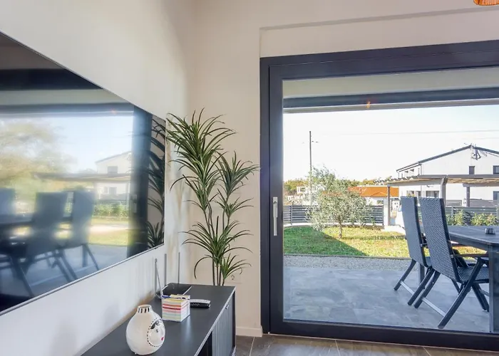 Adria 2 By Guide Poreč